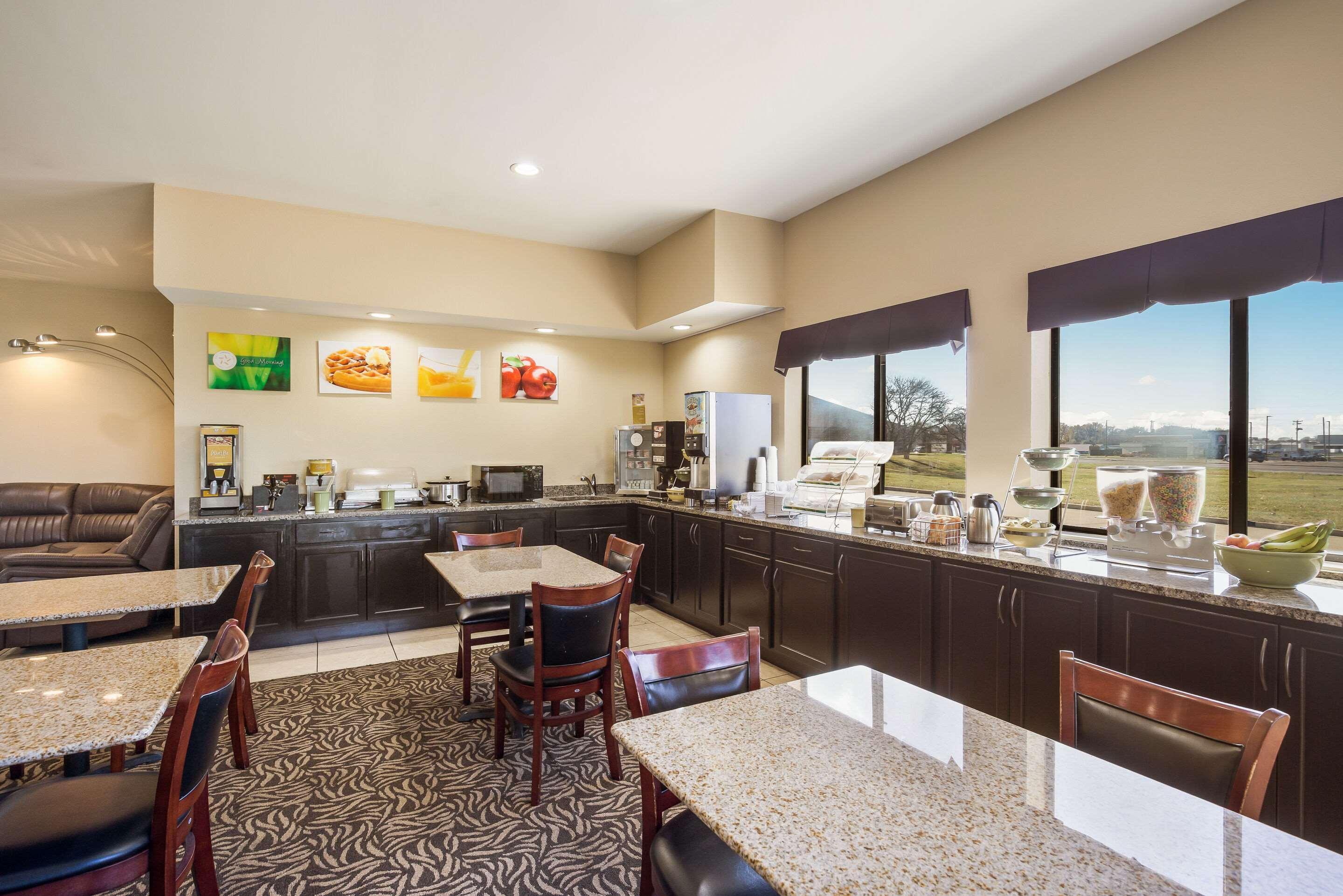 Quality Inn & Suites Caseyville - St Louis Экстерьер фото