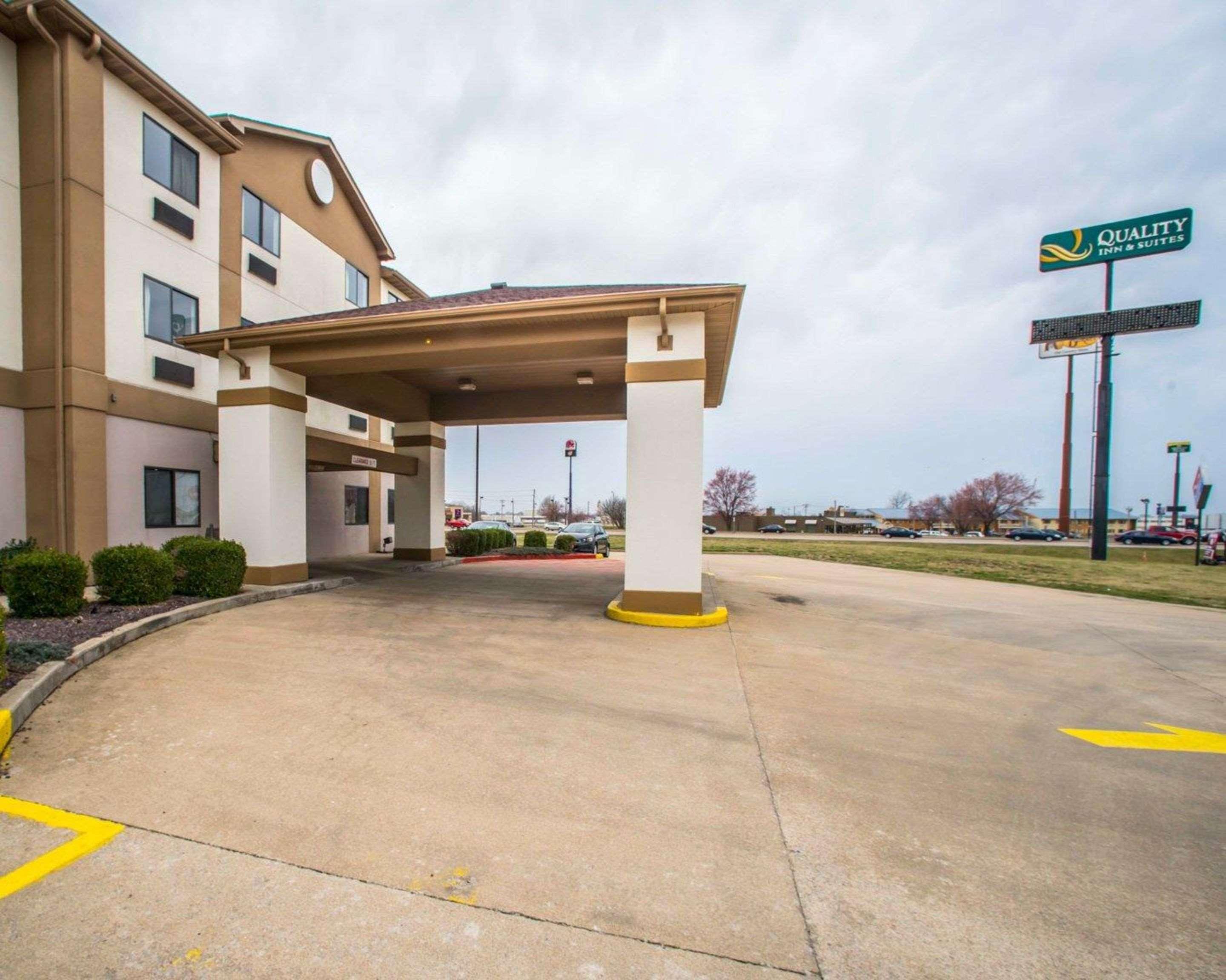 Quality Inn & Suites Caseyville - St Louis Экстерьер фото