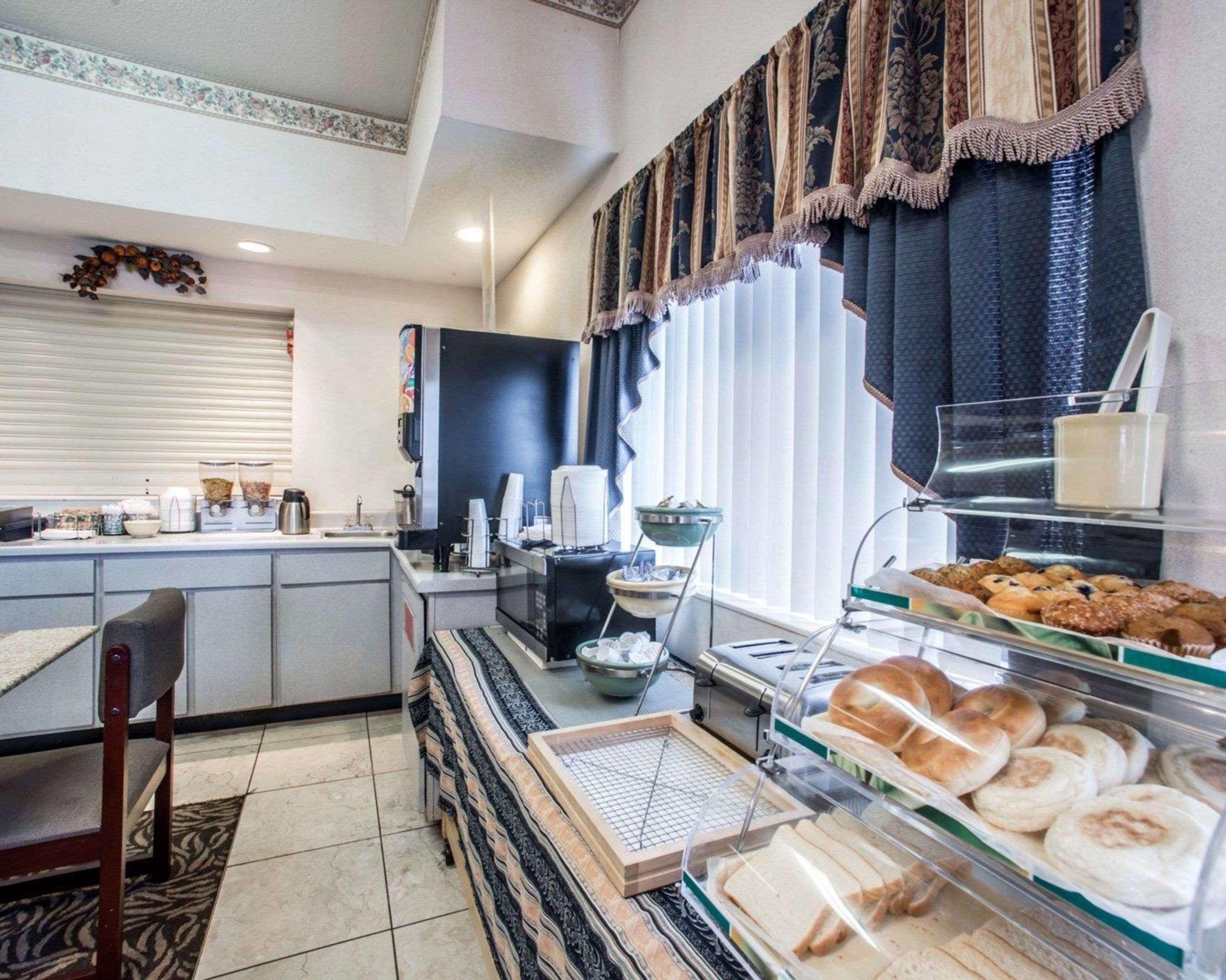 Quality Inn & Suites Caseyville - St Louis Экстерьер фото